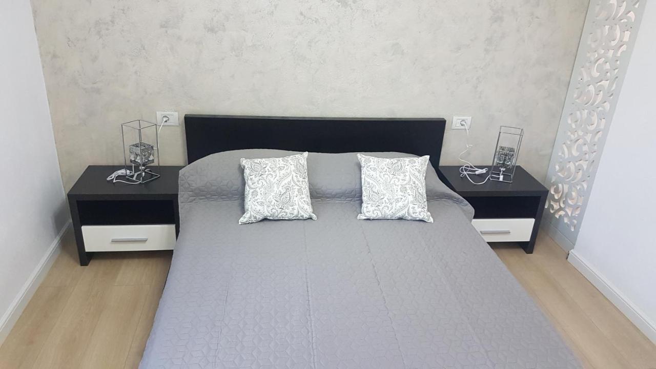 Casa Magnolia Hotell Douăzeci şi Trei August Exteriör bild