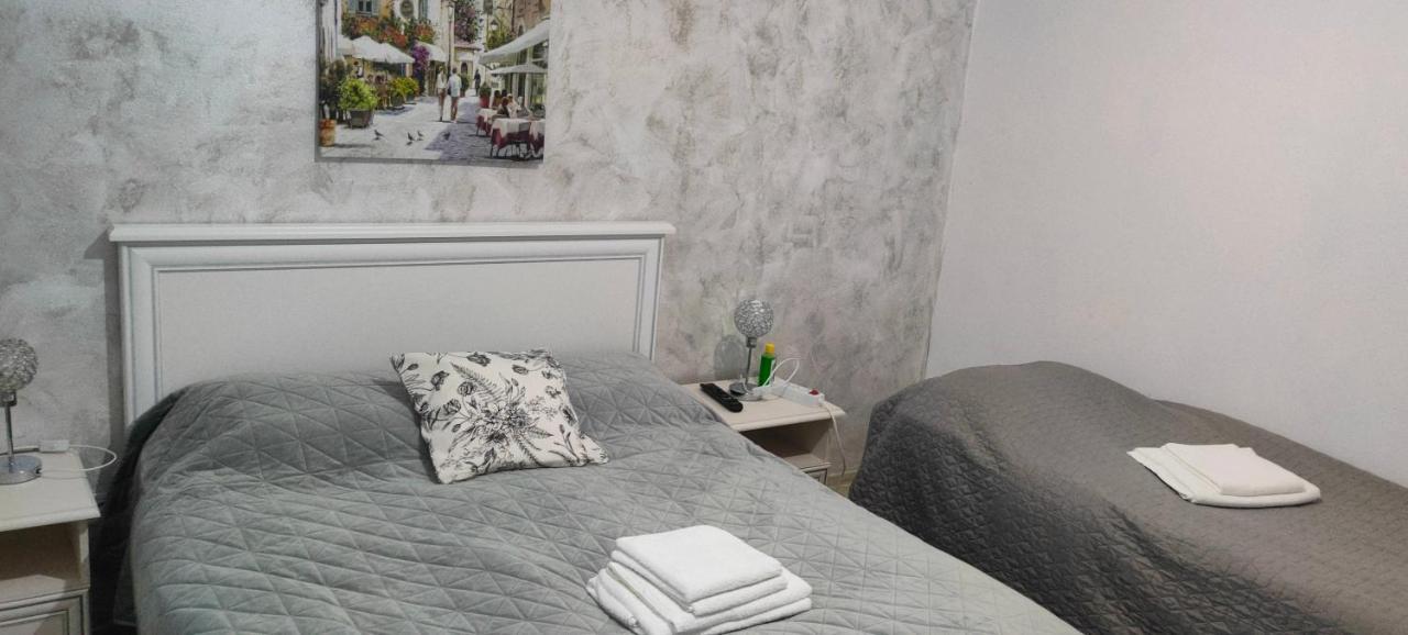 Casa Magnolia Hotell Douăzeci şi Trei August Exteriör bild